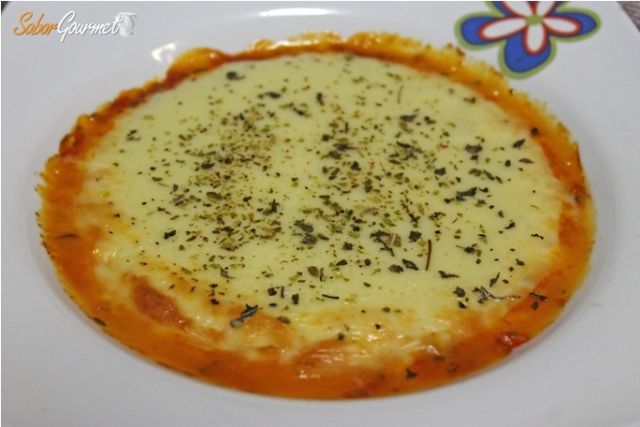 queso provolone y tomate