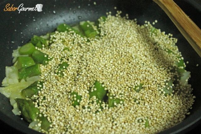 quinoa esparragos verdes