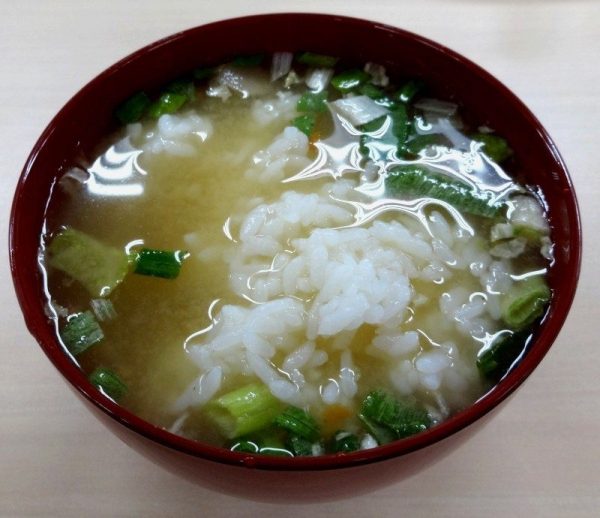 Recetas arroz vegetarianas Sopa de arroz y lechuga 