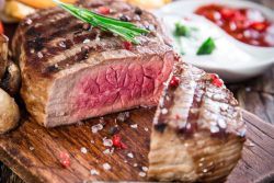 El peligro de comer la carne poco hecha o casi cruda: Nueva alerta