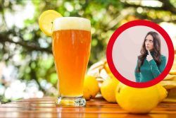 Por qué “deberías tener cuidado” cuando bebes una cerveza con limón según la OCU