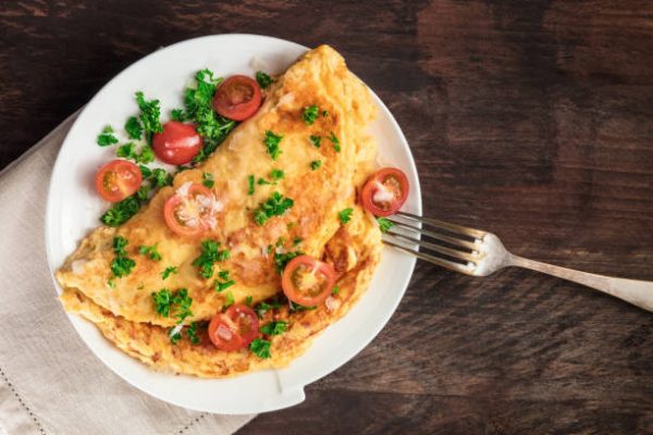 5 recetas fitness sin carne que te van a encantar Frittata con queso feta y tomates 