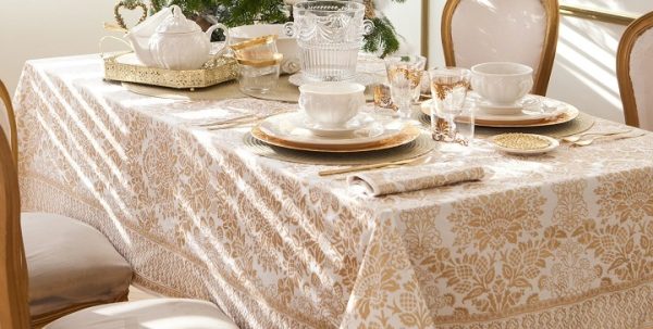 decoracion-mesa-navidad-mantel-dorado