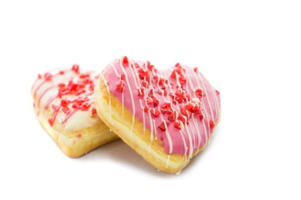 Como hacer donuts para san valentin con forma de corazon de fresa 