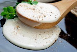 Cómo hacer una exquisita bechamel versión vegana para Navidad