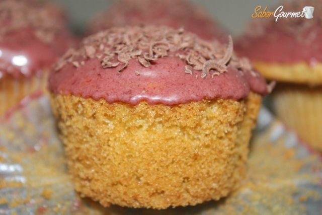 cupcake frosting cereza