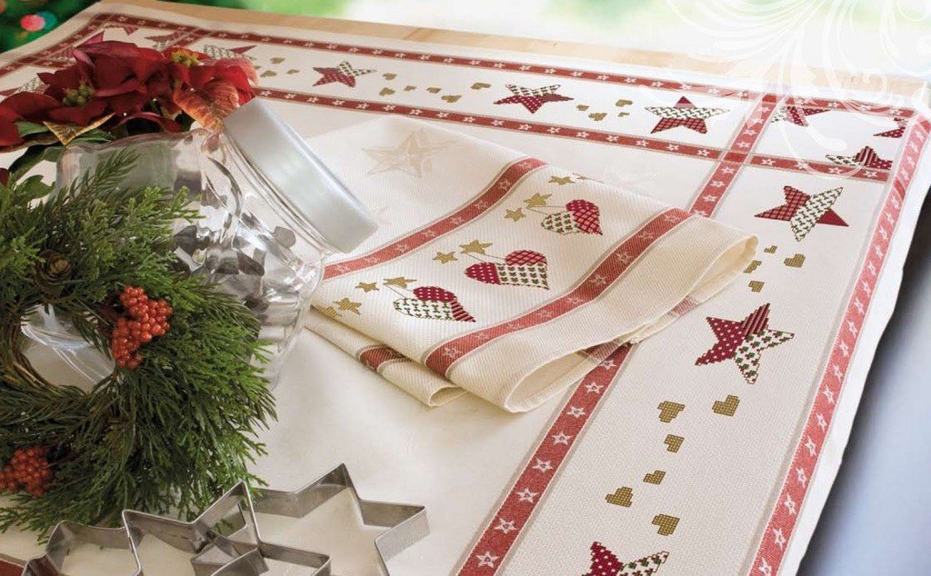 decorar-la-mesa-de-navidad-mantel-estampado
