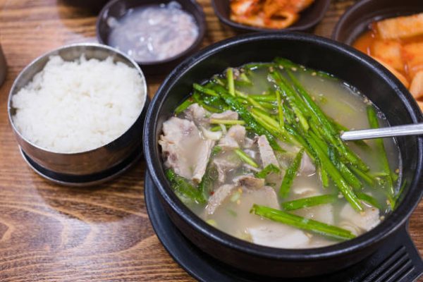 Recetas coreanas para hacer en casa Dwaeji gukbap  