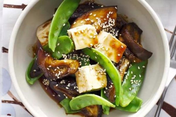 Recetas keto veganas ensalada tofu 