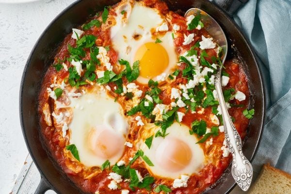 Recetas sin azucar ni carbohidratos para comer huevos escalfados salsa tomate 