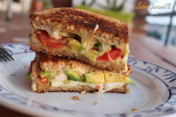 sandwich-queso-aguacete-tomate