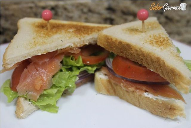 sandwich salmon ahumado