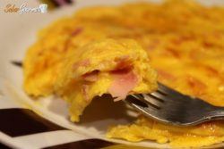 Tortilla de jamón y queso